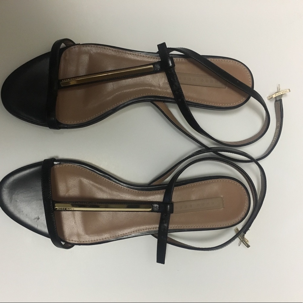 Hugo Boss Staple Sandal T-Strap Sandal flats SZ 8 - Picture 6 of 8